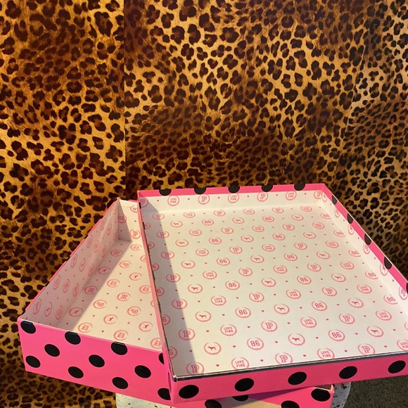 VS Pink - Picture 9 of 10